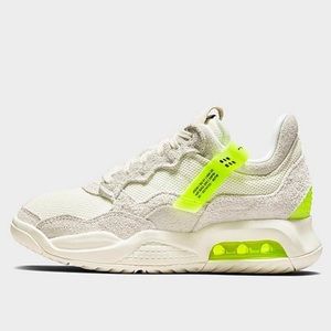 Brand new Jordan MA2 sneakers; Women’s 8.5